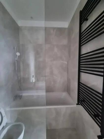 Apartament cu 4 camere decomandat în Cotroceni