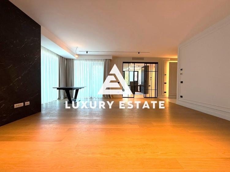 Apartament cu 4 camere semidecomandat în Aviatorilor