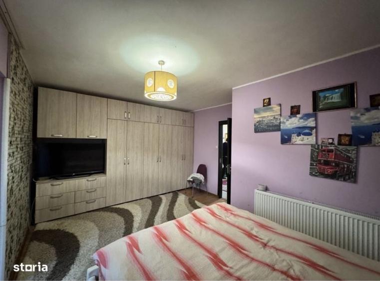Apartament cu 4 camere semidecomandat în Florești
