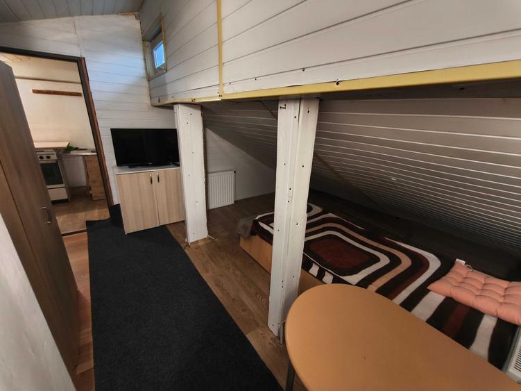 Apartament cu 2 camere semidecomandat în Albești