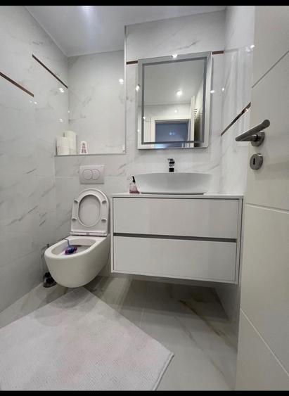 Apartament cu 3 camere decomandat în Exterior Vest
