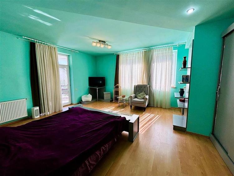 Casă individuală cu 10 camere cu Piscina în Malul Ursului