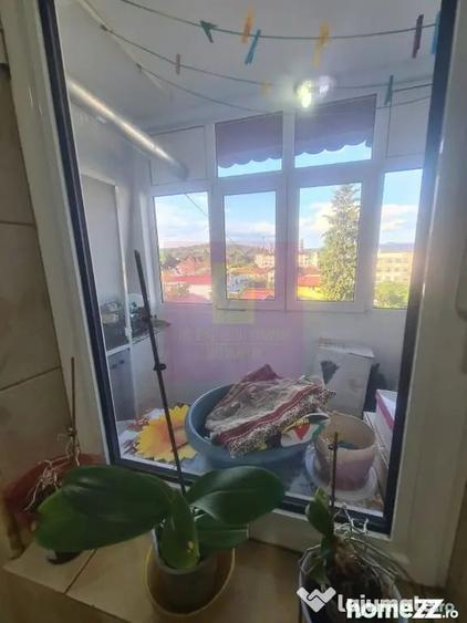 Apartament cu 3 camere decomandat în Câmpina
