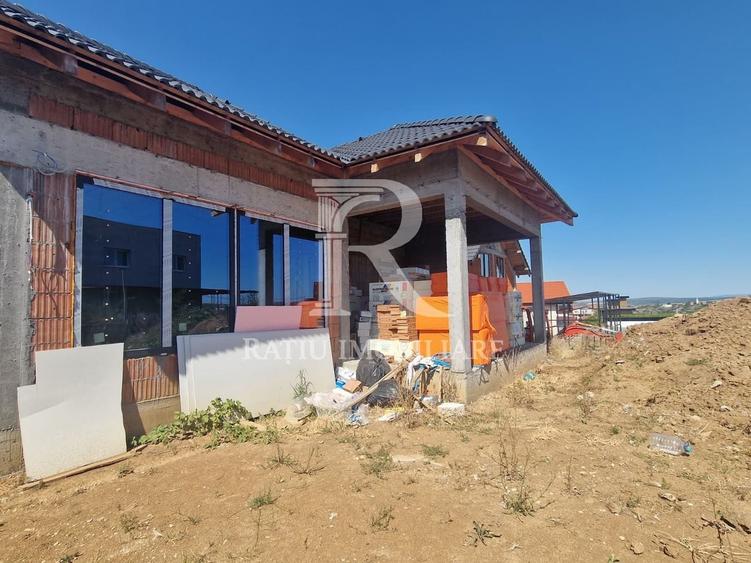 Casă individuală cu 5 camere cu Canalizare în Paleu