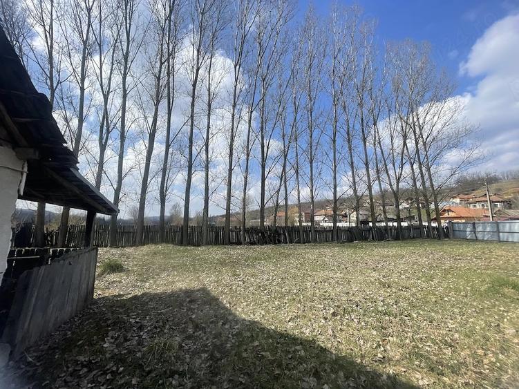 Teren de 1000 mp, în Breznița-Motru