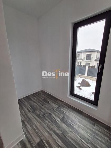 Duplex cu 4 camere cu Canalizare în Valea Adâncă