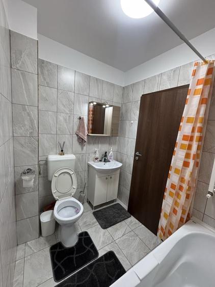 Garsonieră decomandată în Apărătorii Patriei