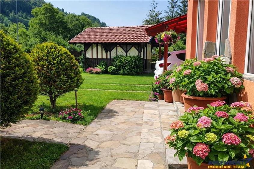 Hotel/Pensiune, de 294 mp, în Bran