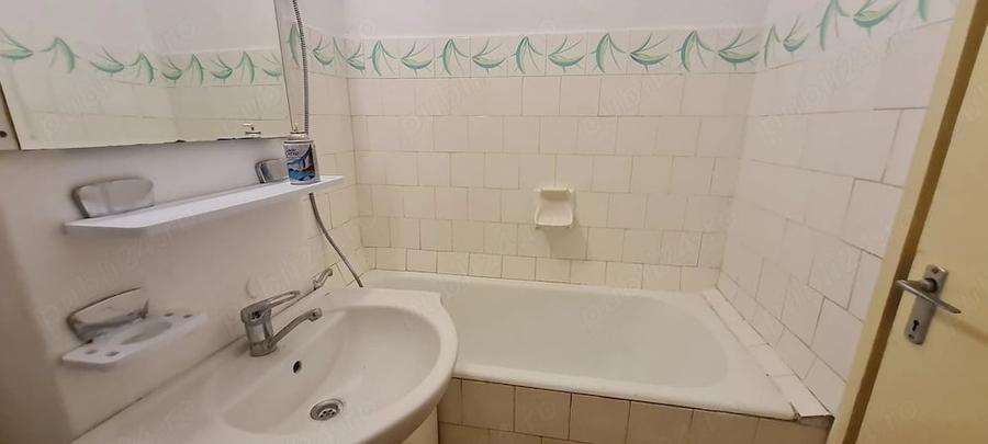 Garsonieră decomandată în Sud