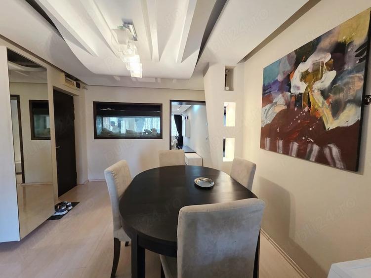 Apartament cu 4 camere decomandat în Central