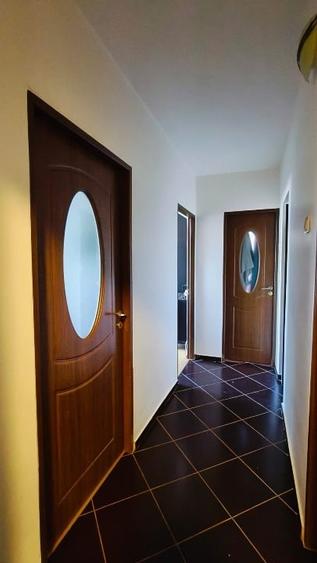 Apartament cu 3 camere decomandat, mobilat în Frumoasa