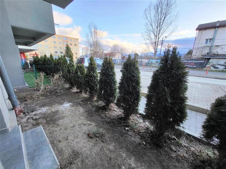 Apartament cu 2 camere decomandat, mobilat în Tractorul