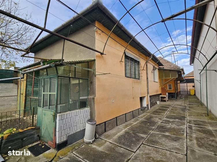 Casă cu 4 camere cu Teren 310 Mp în Lupeni