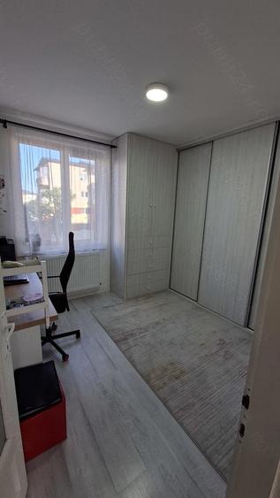 Apartament cu 4 camere decomandat în Ampoi 3