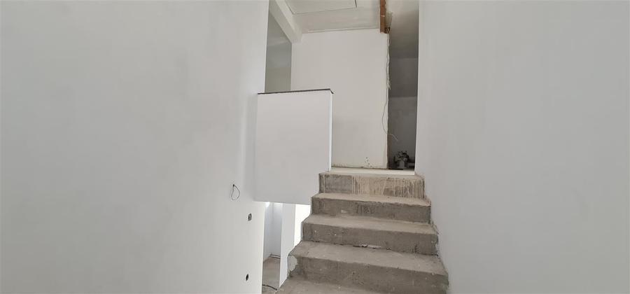 Casă individuală cu 6 camere cu Canalizare în Vladimirescu