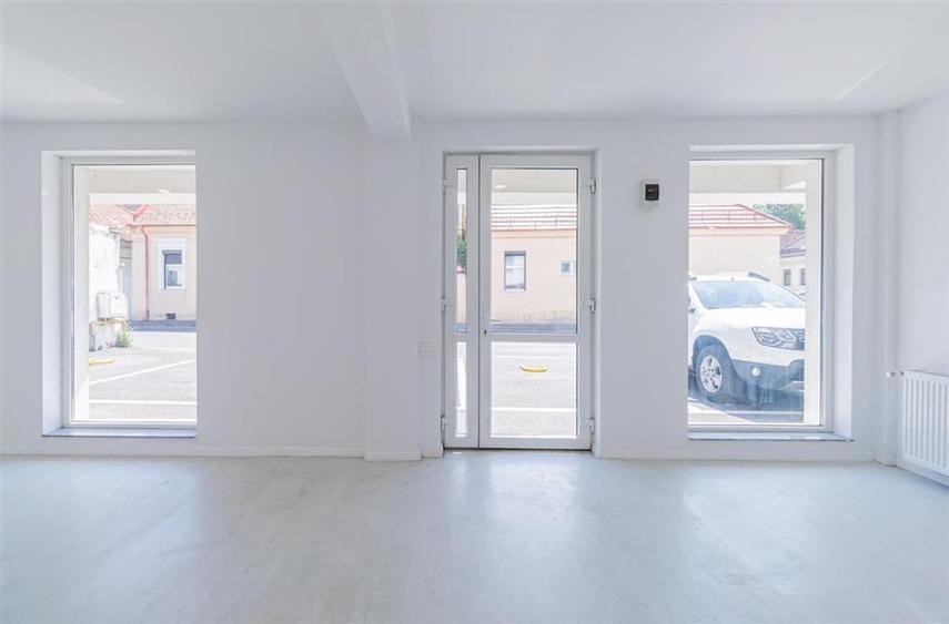 Spațiu comercial, de 64 mp, în Bartolomeu