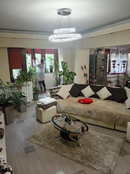 Apartament cu 2 camere decomandat, mobilat în Intim