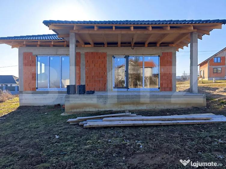 Casă cu 4 camere cu Teren 650 Mp în Paleu