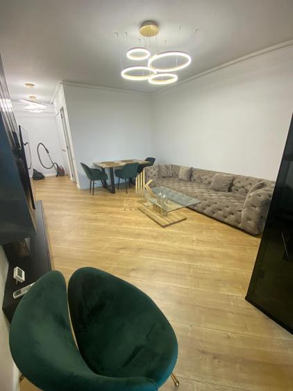 Apartament cu 3 camere semidecomandat, mobilat în Nord