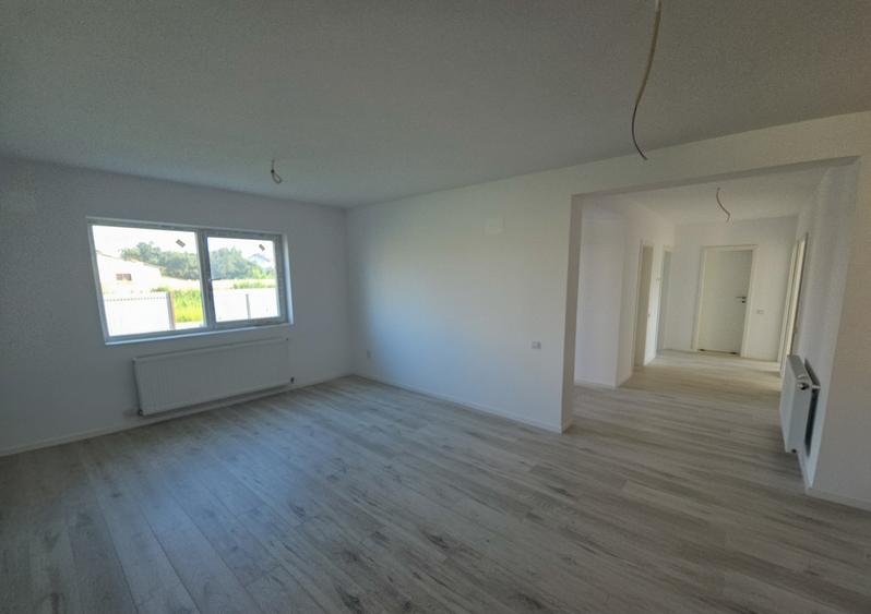 Casă individuală cu 4 camere cu Teren 452 Mp în Săbăreni