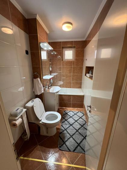 Apartament cu 3 camere decomandat, mobilat în Est