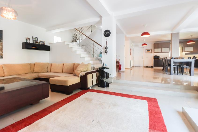 Duplex cu 4 camere cu Canalizare în 1 Decembrie