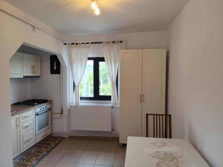 Apartament cu 2 camere decomandat în Poiana
