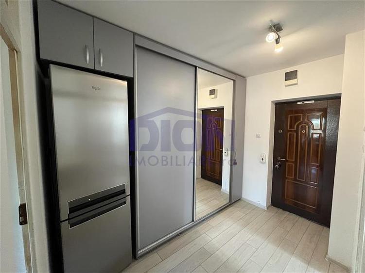 Garsonieră decomandată în Central