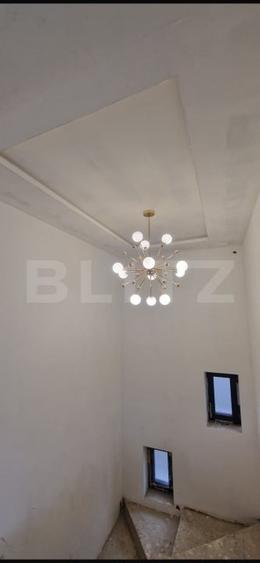 Casă individuală cu 6 camere cu Canalizare în Periferie