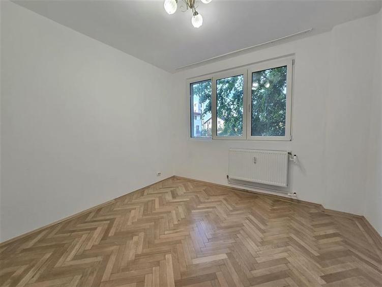 Apartament cu 2 camere semidecomandat în 1 Mai