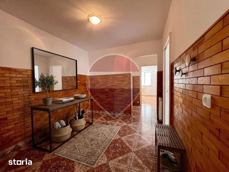 Apartament cu 3 camere decomandat în Vasile Aaron