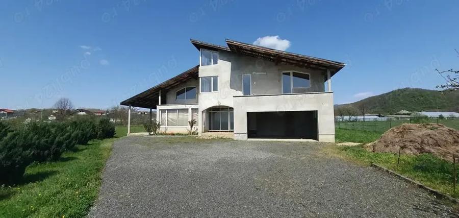 Casă cu 4 camere cu Teren 5800 Mp în Tăuții-Măgherăuș