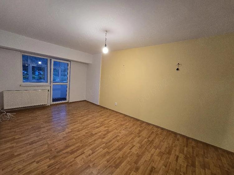 Apartament cu 3 camere decomandat în Sud