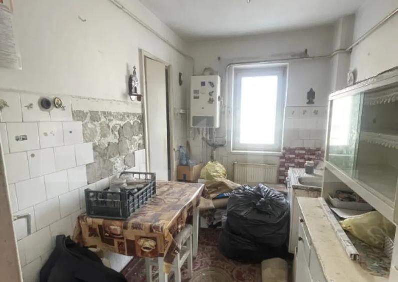 Apartament cu 3 camere semidecomandat în Central