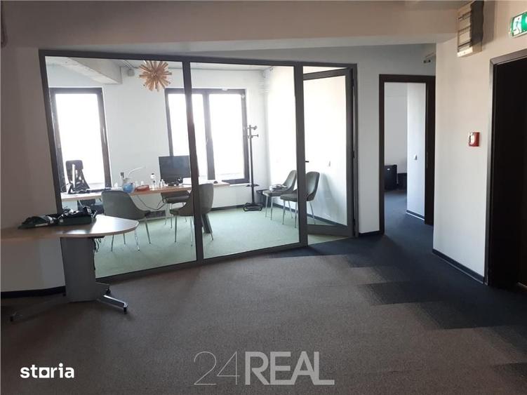 Spațiu comercial, de 350 mp, în Polonă