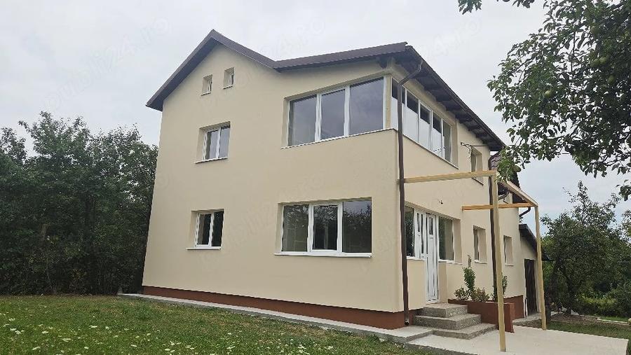 Casă cu 5 camere cu Teren 2240 Mp în Moșoaia