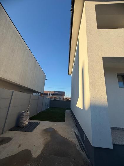 Apartament cu 5 camere decomandat în Bragadiru