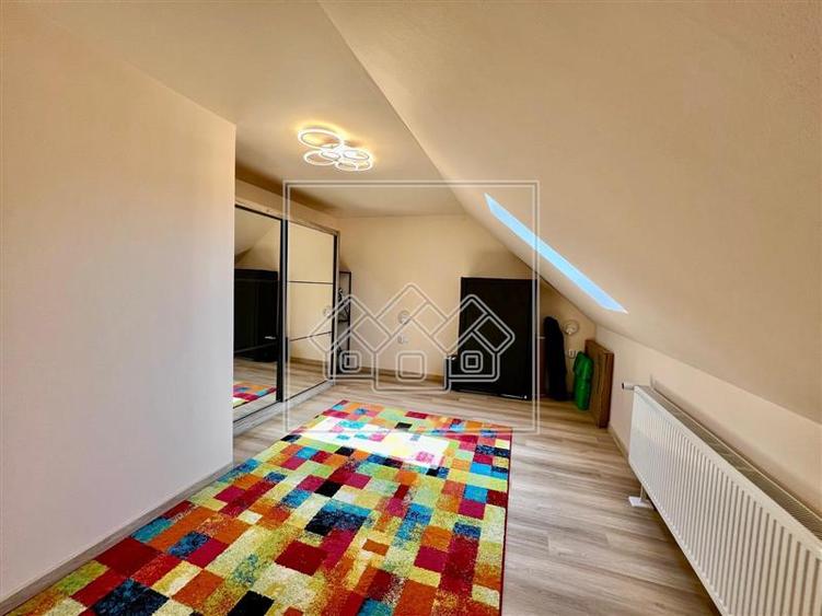 Apartament cu 4 camere decomandat în Vasile Aaron