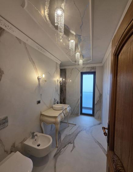 Apartament cu 4 camere decomandat în Aviației