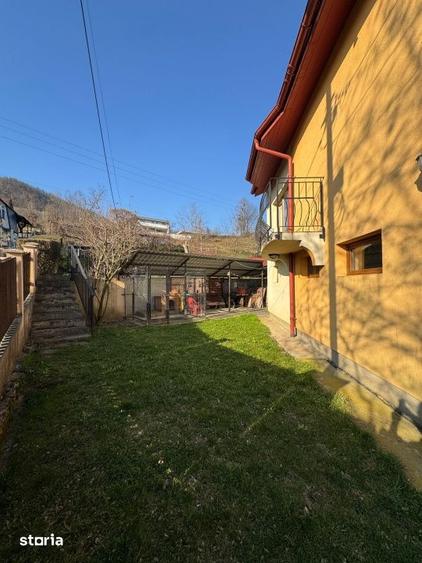 Casă cu 8 camere cu Teren 380 Mp în Griviței