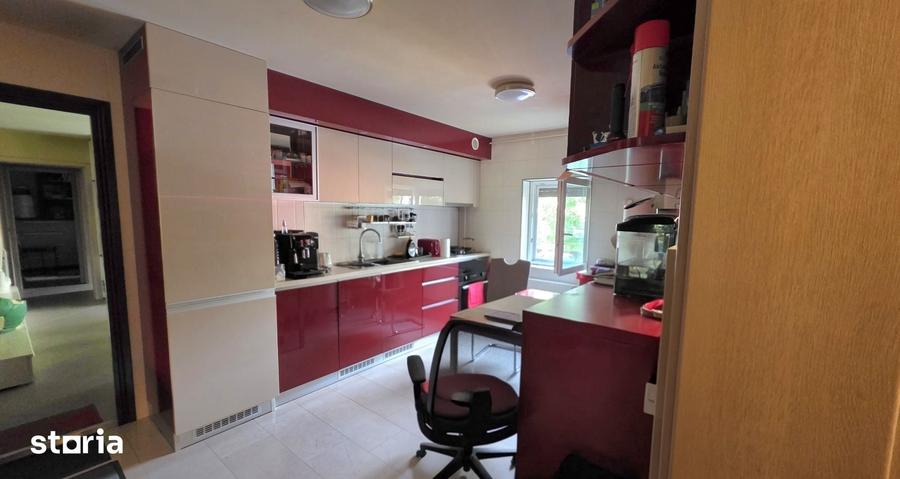 Apartament cu 3 camere semidecomandat în Complex Studențesc
