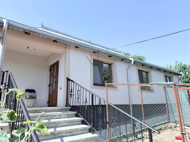 Casă individuală cu 2 camere cu Teren 890 Mp în Central