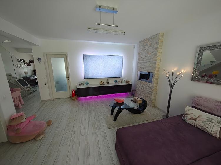 Duplex cu 4 camere cu Garaj în Florești