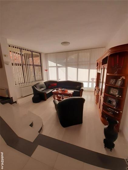 Casă cu 6 camere cu Teren 430 Mp în Central