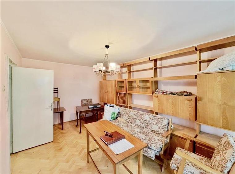 Apartament cu 3 camere decomandat în Tătărași