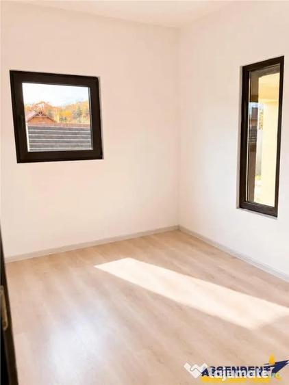 Casă cu 3 camere cu Teren 300 Mp în Noua