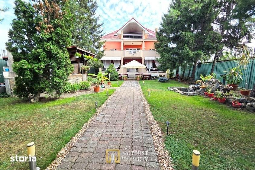 Casă cu 10 camere cu Teren 2045 Mp în Central