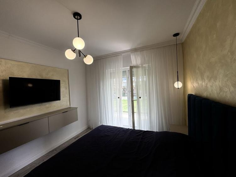 Apartament cu 3 camere decomandat în Exterior Vest