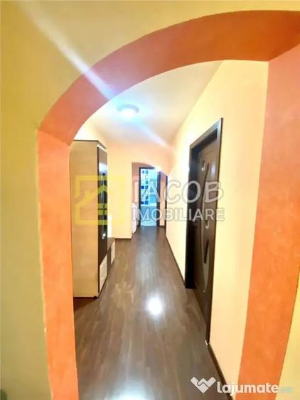 Apartament cu 3 camere decomandat în Alecu Russo
