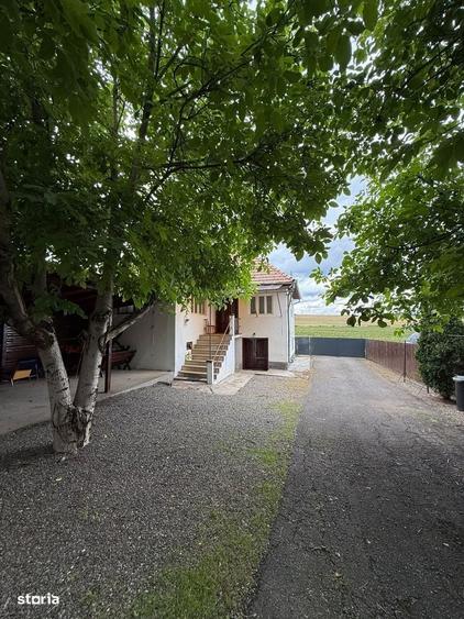Casă cu 4 camere în Frunzeni